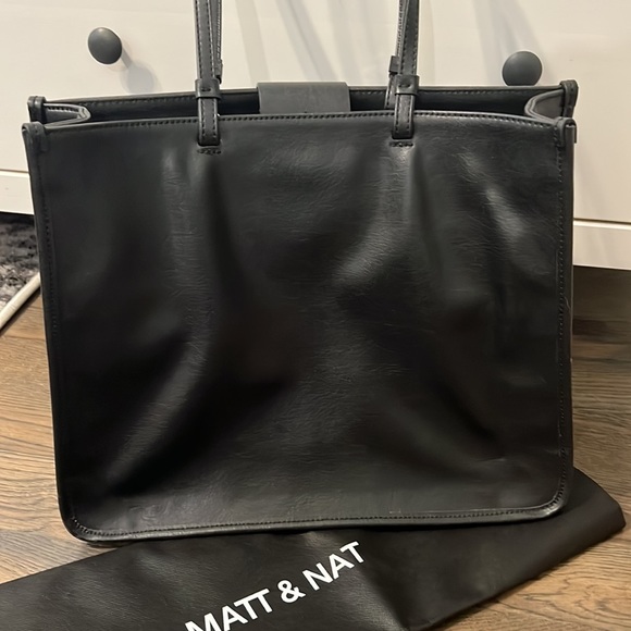 Matt & Nat Vegan Leather Black Tote - Picture 7 of 7
